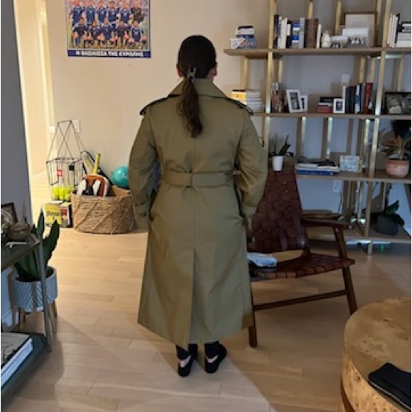 New & never worn Banana Republic trench coat - Picture 6 of 7